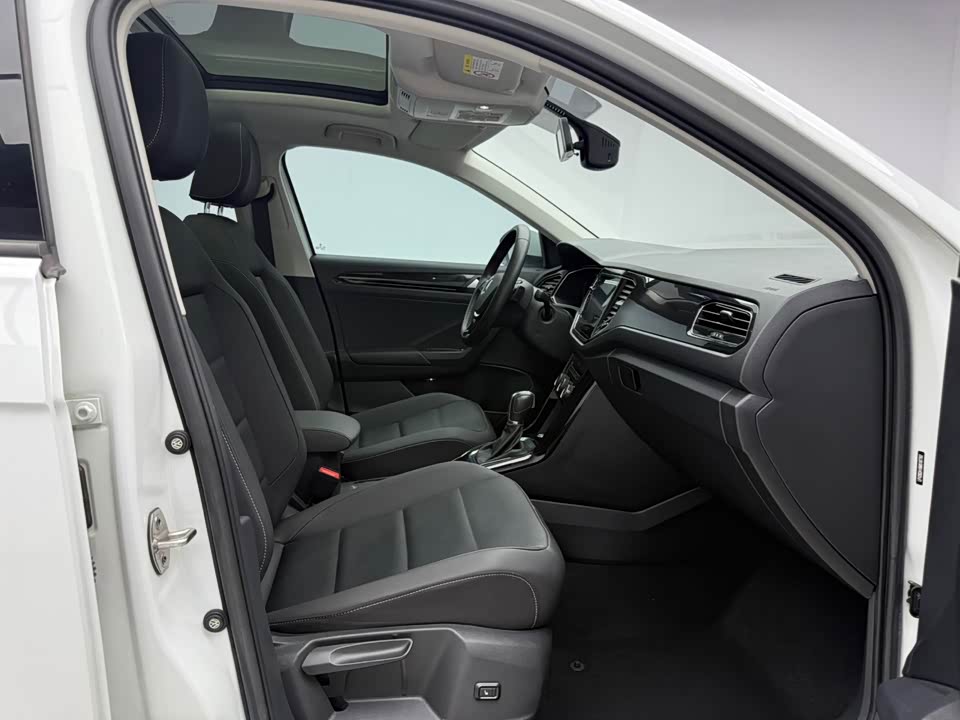 Volkswagen T-ROC exploring Songs