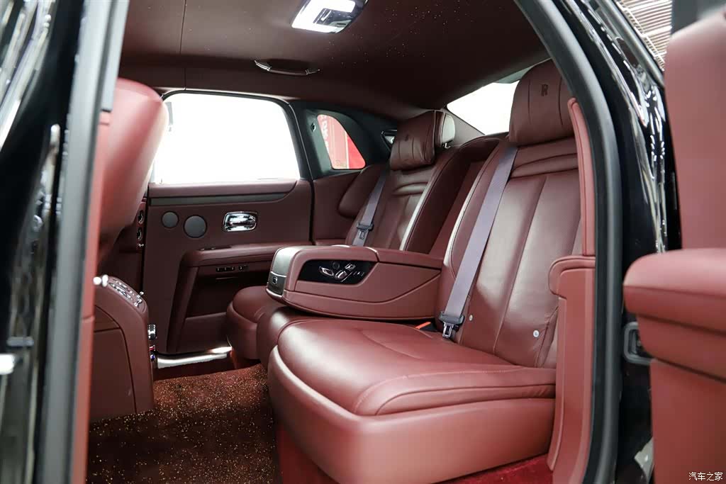 Rolls-Royce Ghost, 2021 7
