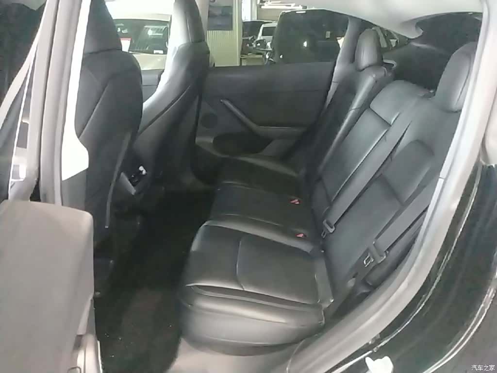 Tesla Model Y, 2023 17