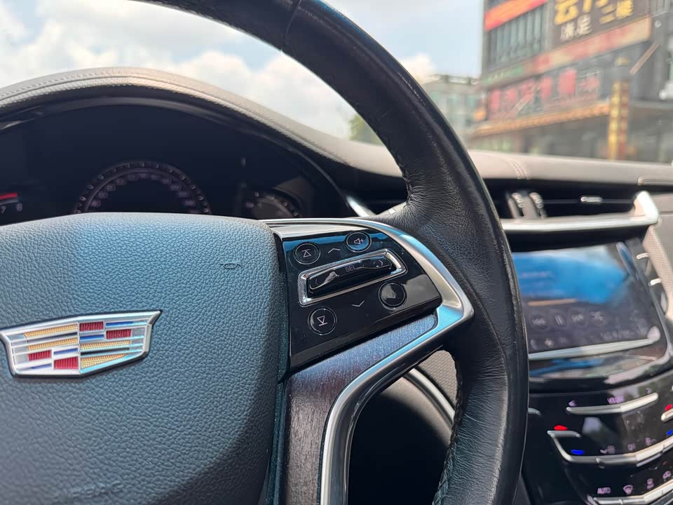 Cadillac XTS