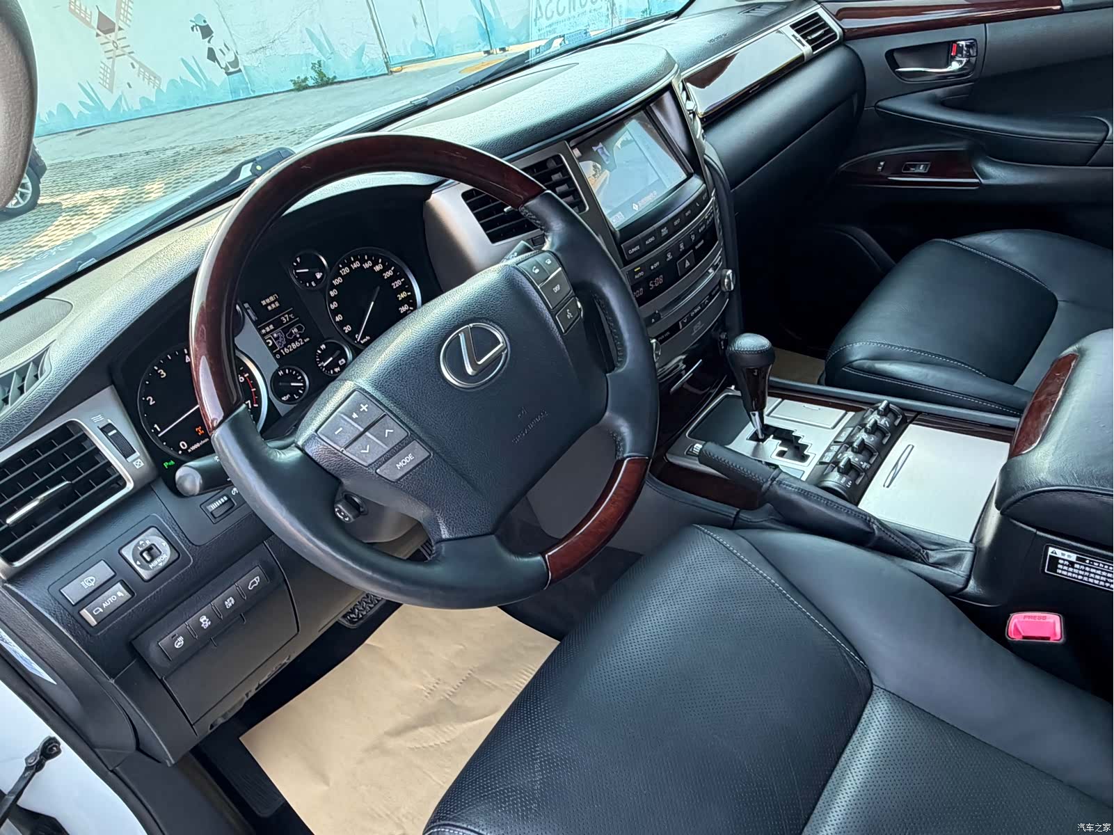 Lexus LX, 2015 17