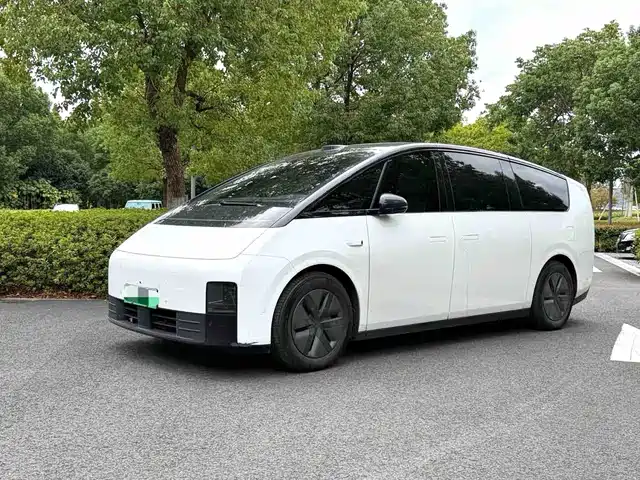 Li Auto MEGA 2025 — купить из Китая под заказ