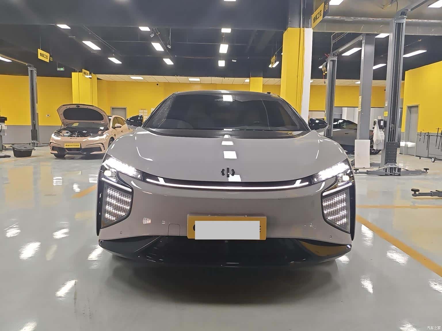 HiPhi X, 2021 2
