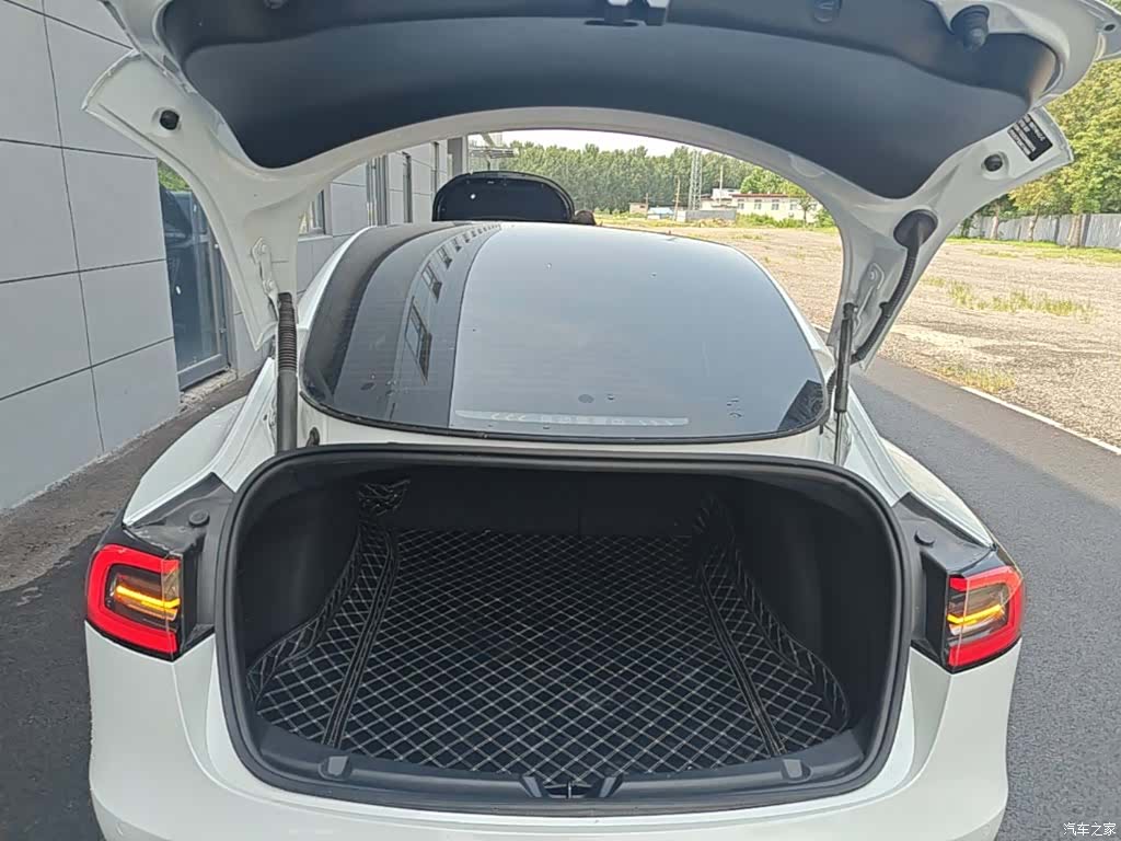 Tesla Model 3, 2023 19