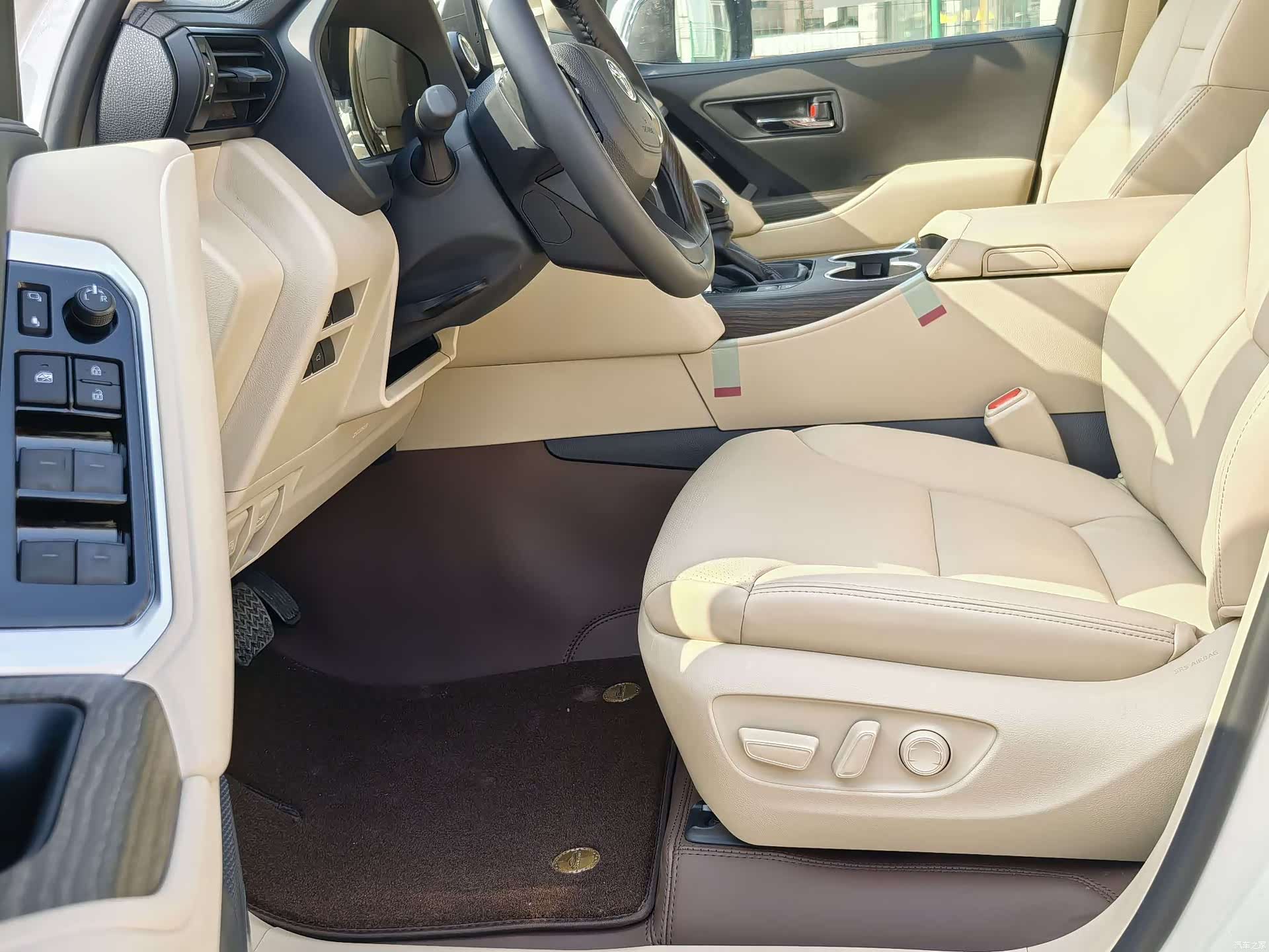 Toyota Land Cruiser, 2026 10