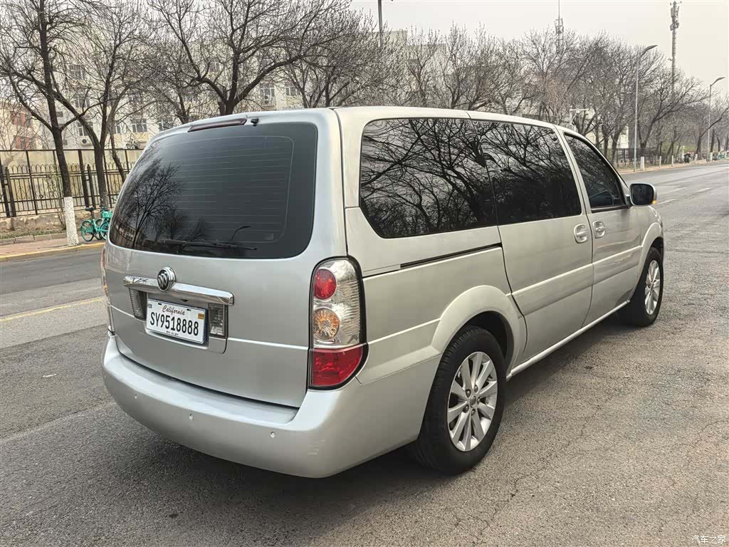 Buick GL8, 2011 4