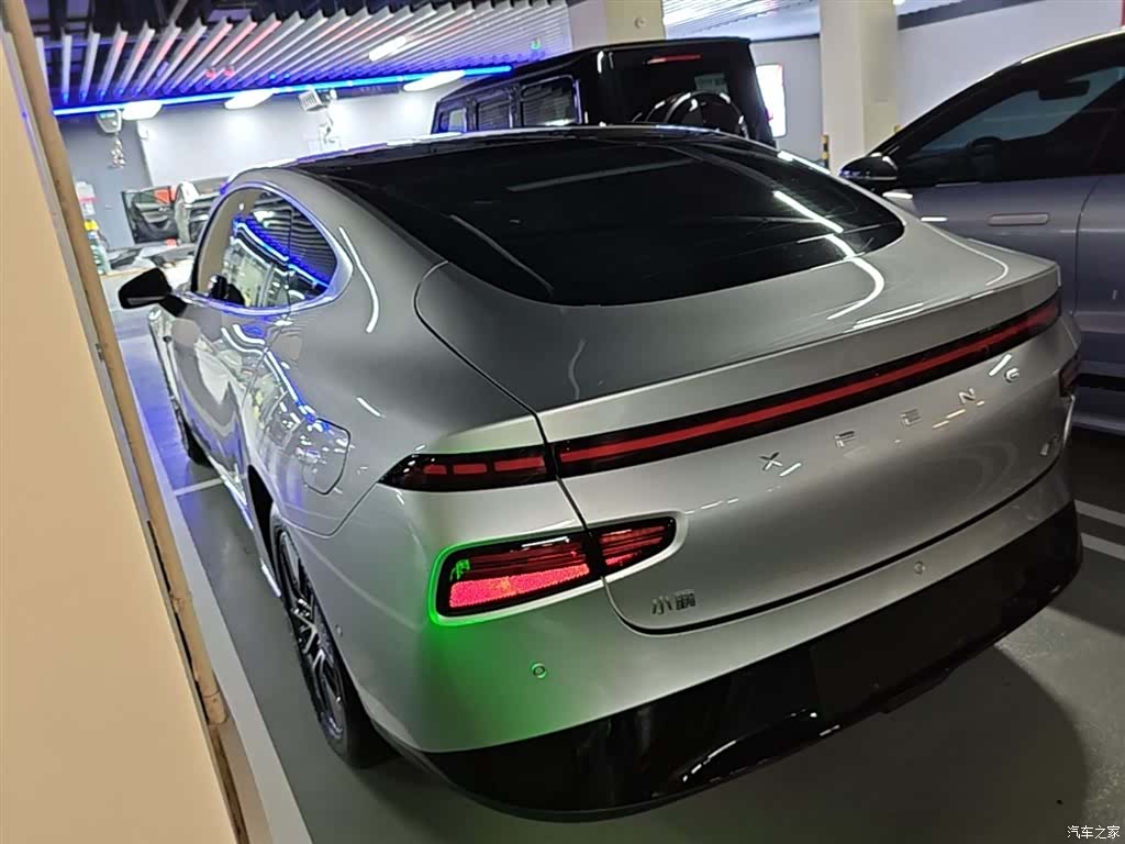 Xpeng P7, 2023 все фото