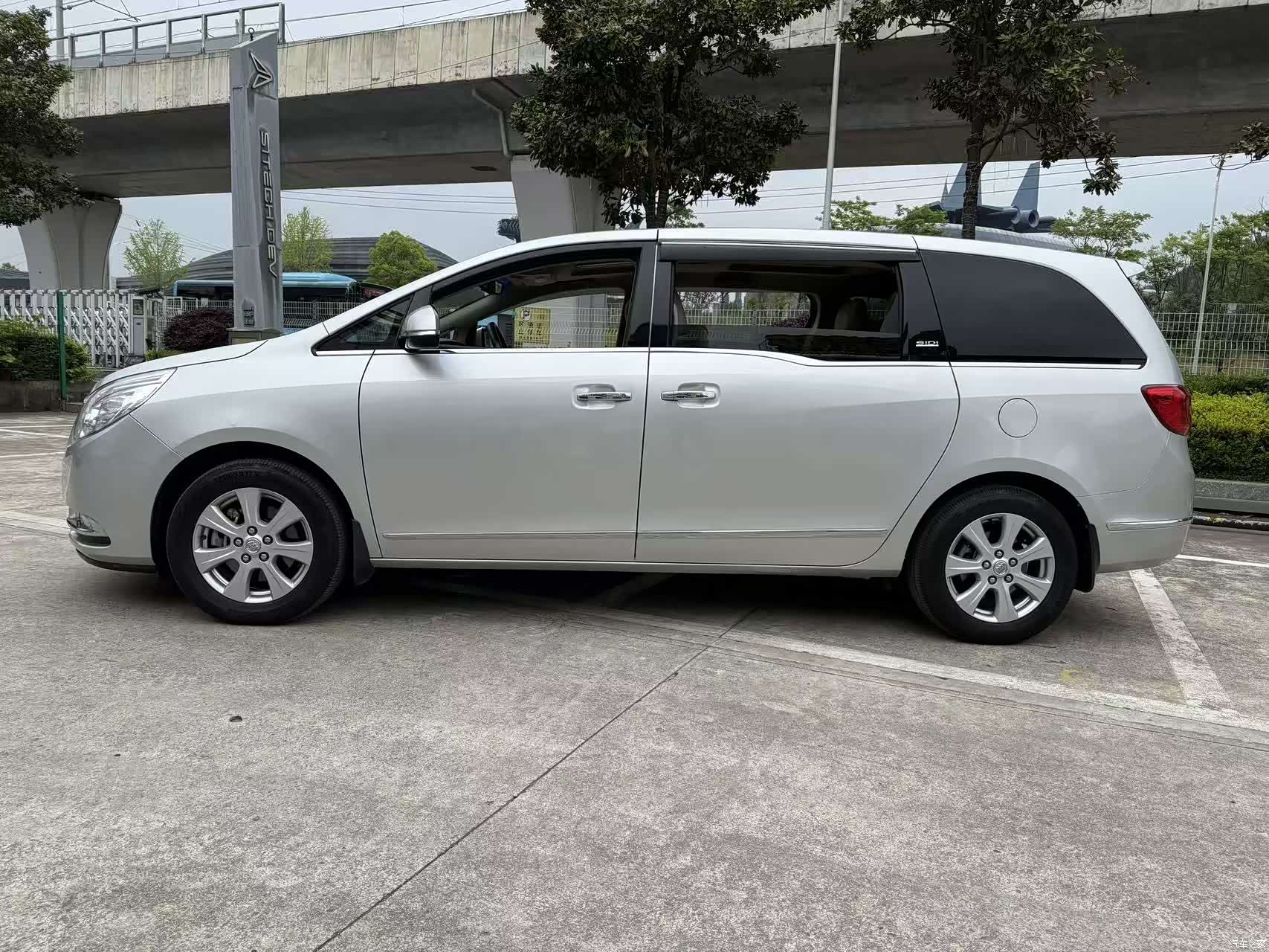 Buick GL8, 2016 4