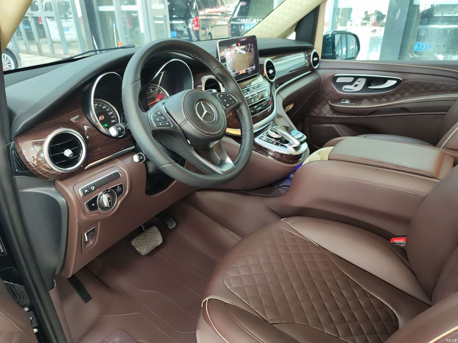 Mercedes-Benz V-Class, 2018 11