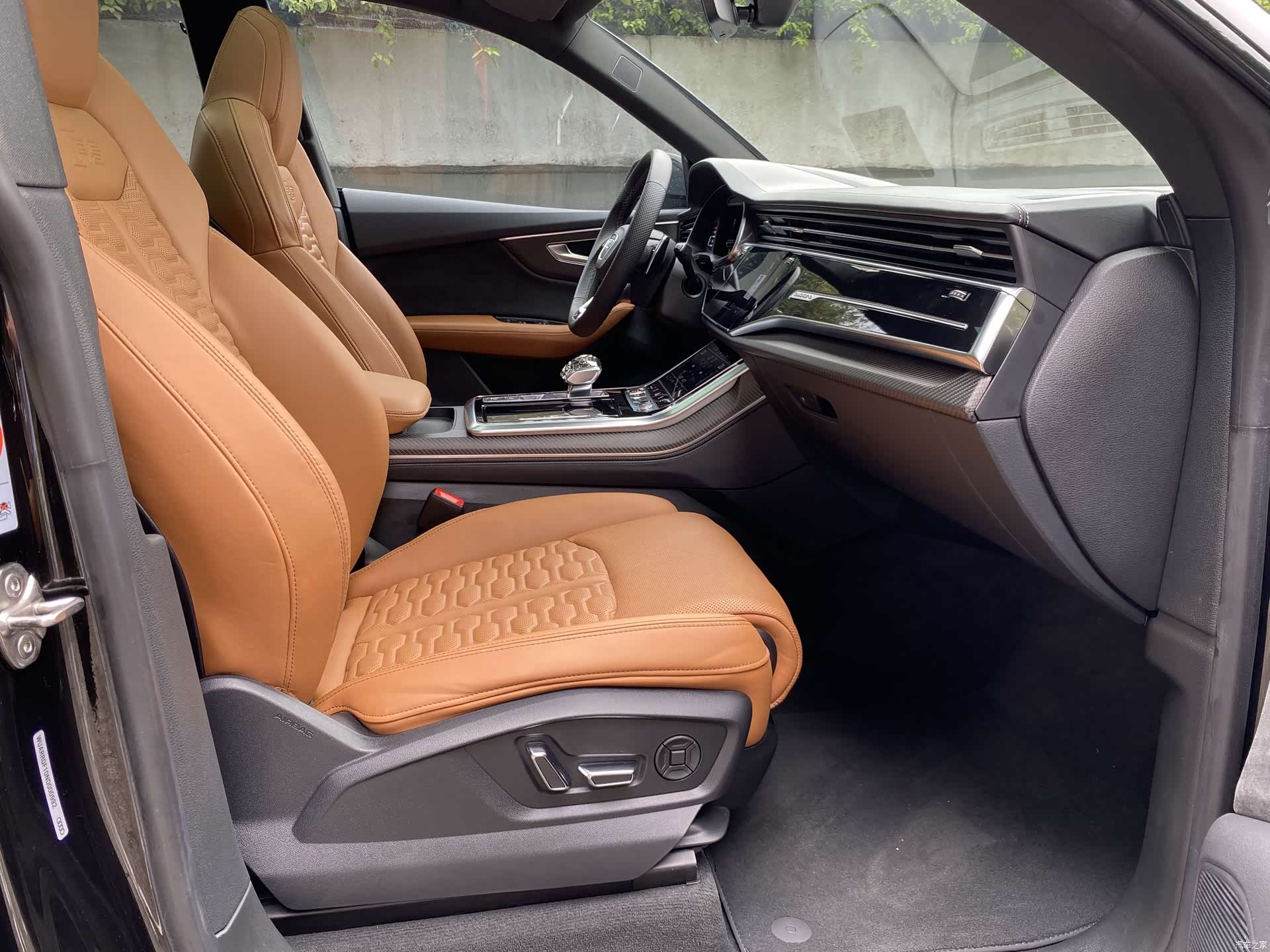 Audi Q8, 2022 7