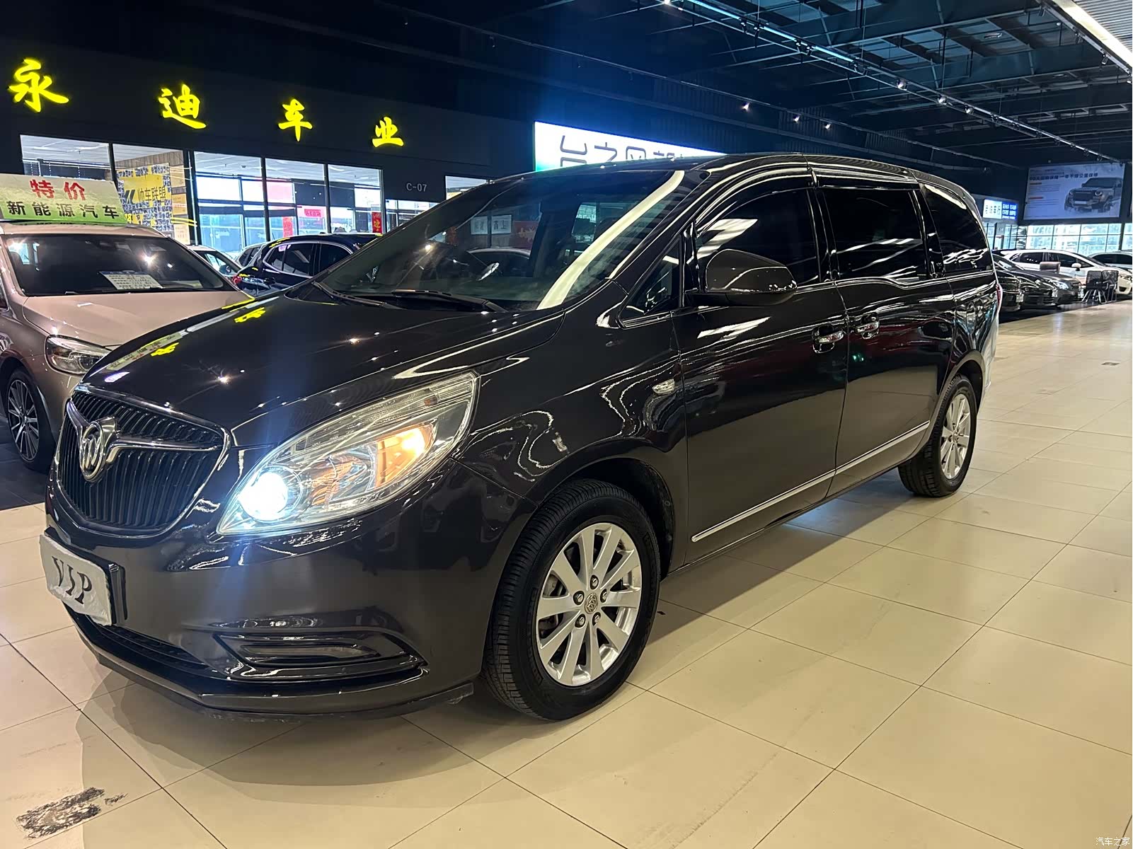 Buick GL8, 2017 3