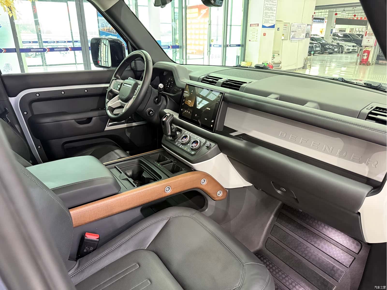Land Rover Defender, 2022 10
