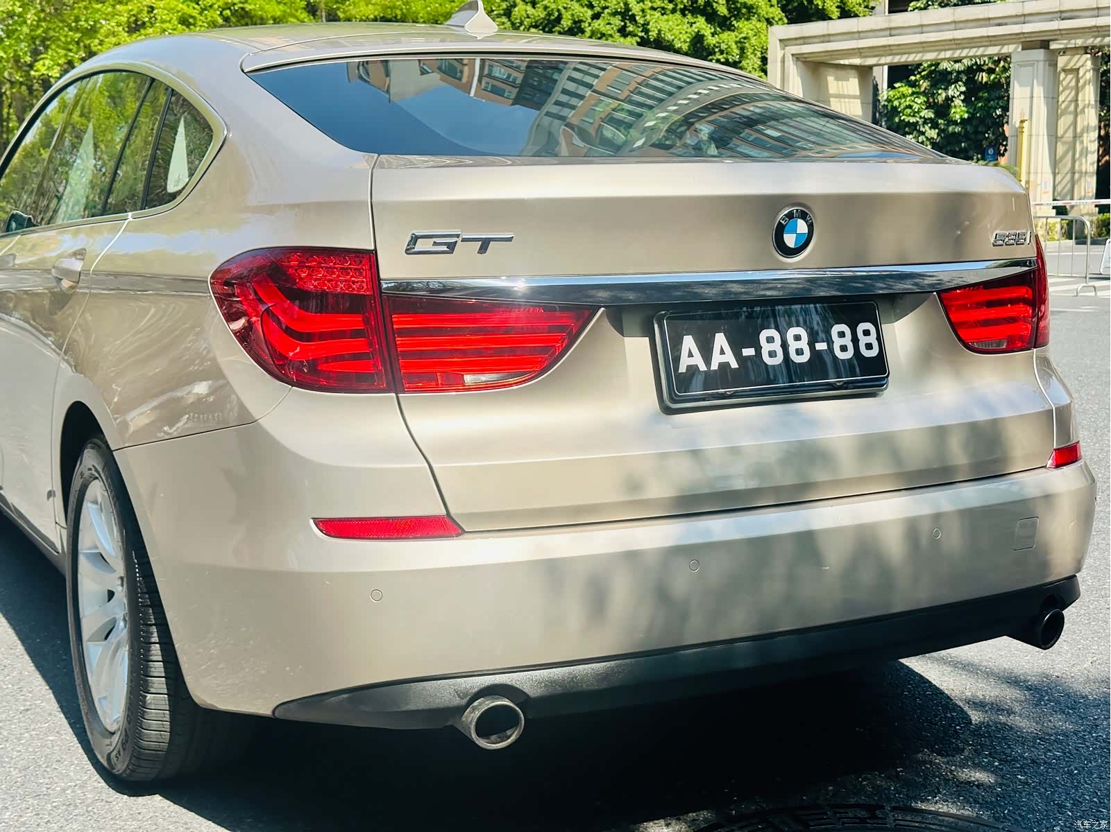 BMW 5 Series, 2011 10
