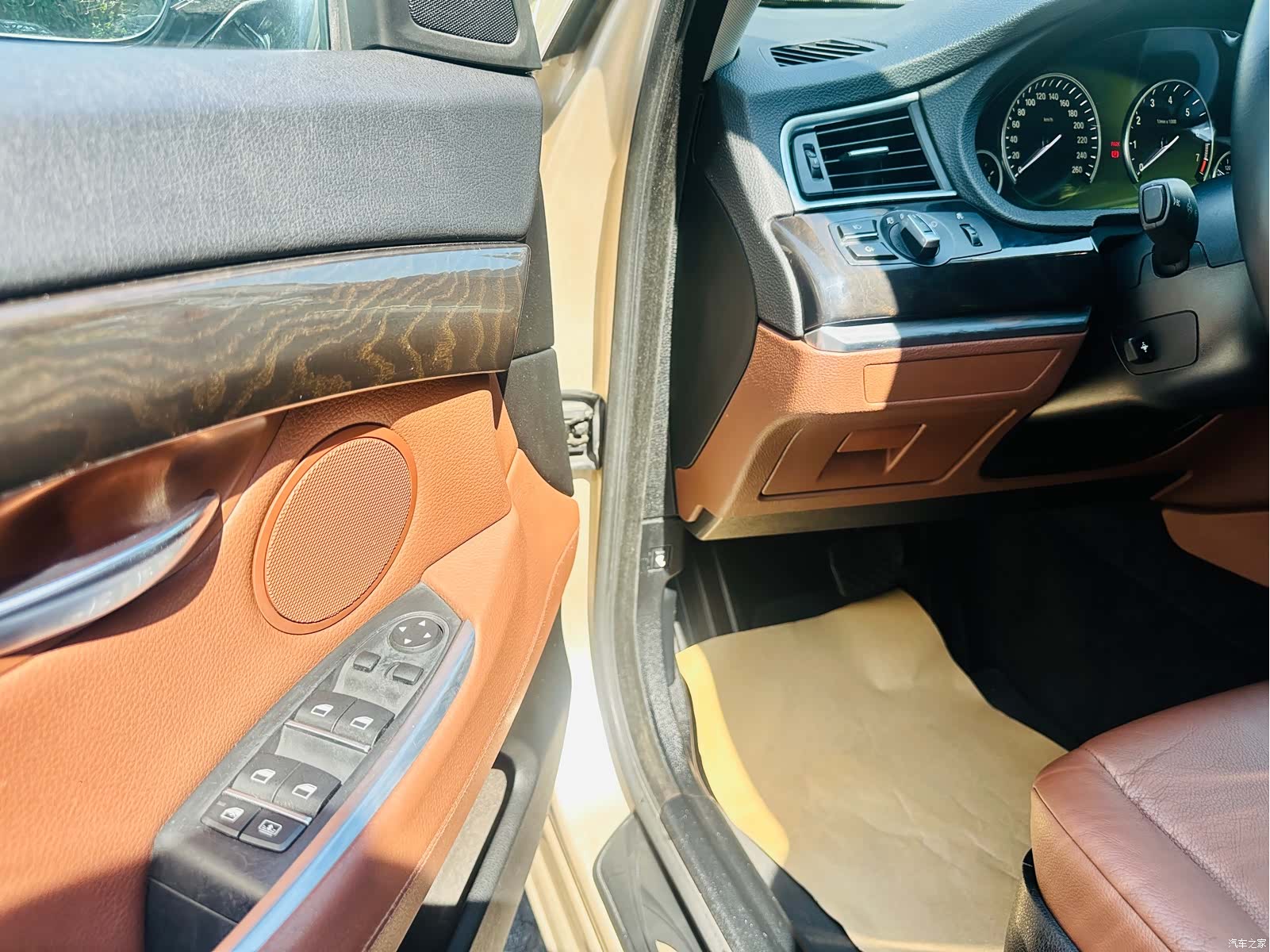 BMW 5 Series, 2011 19