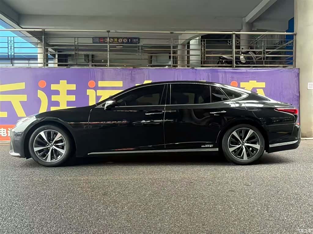 Lexus LS, 2022 3