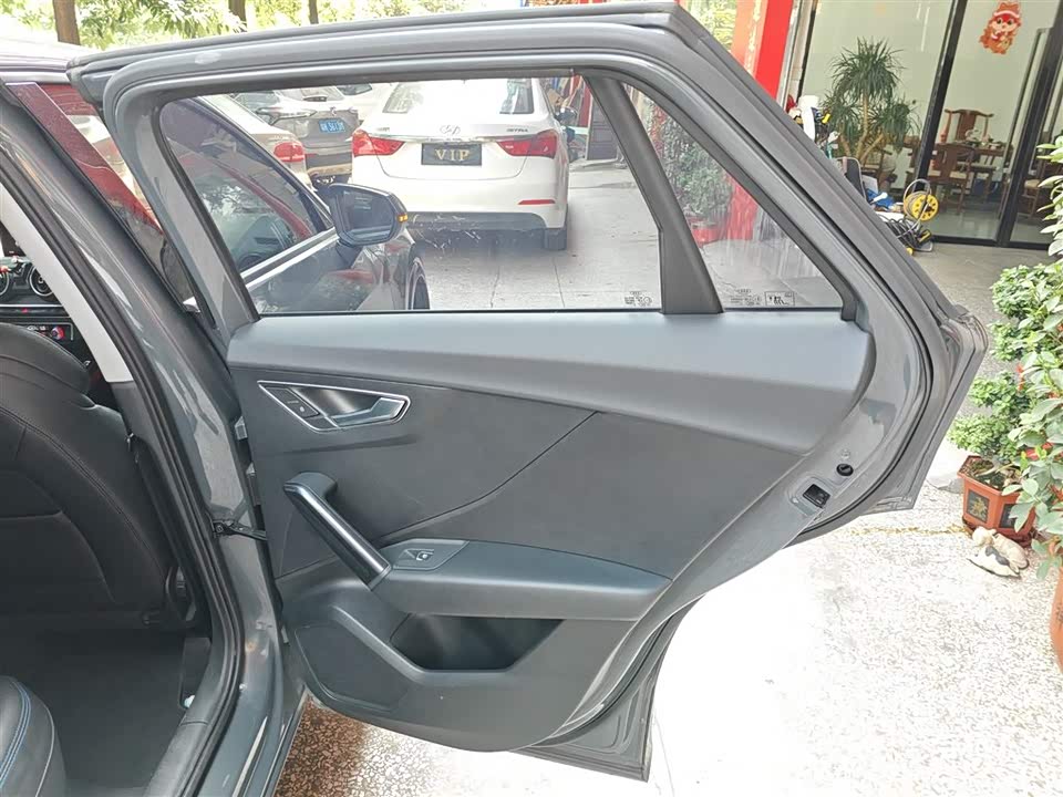 Audi Q2L Audi Q2L