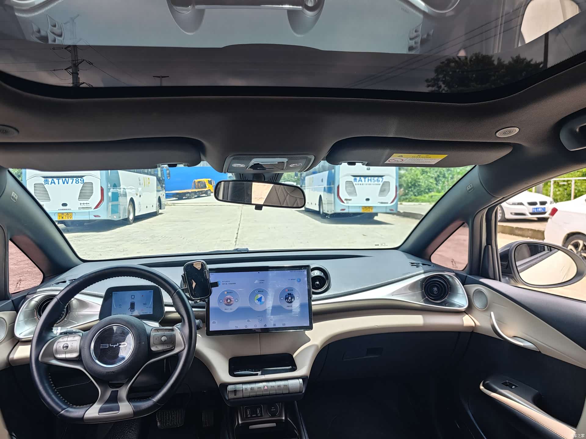 BYD Dolphin, 2023 10
