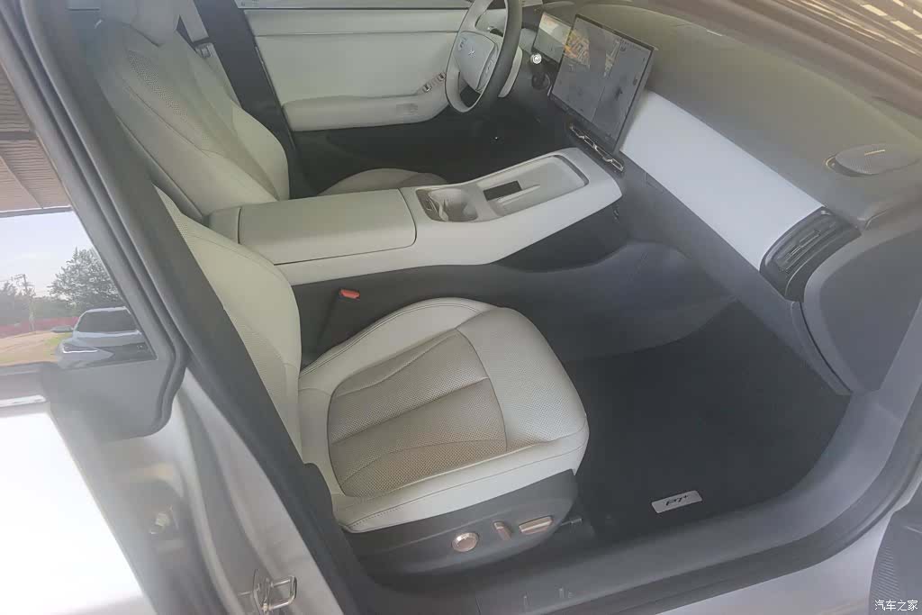 Xpeng P7, 2025 8