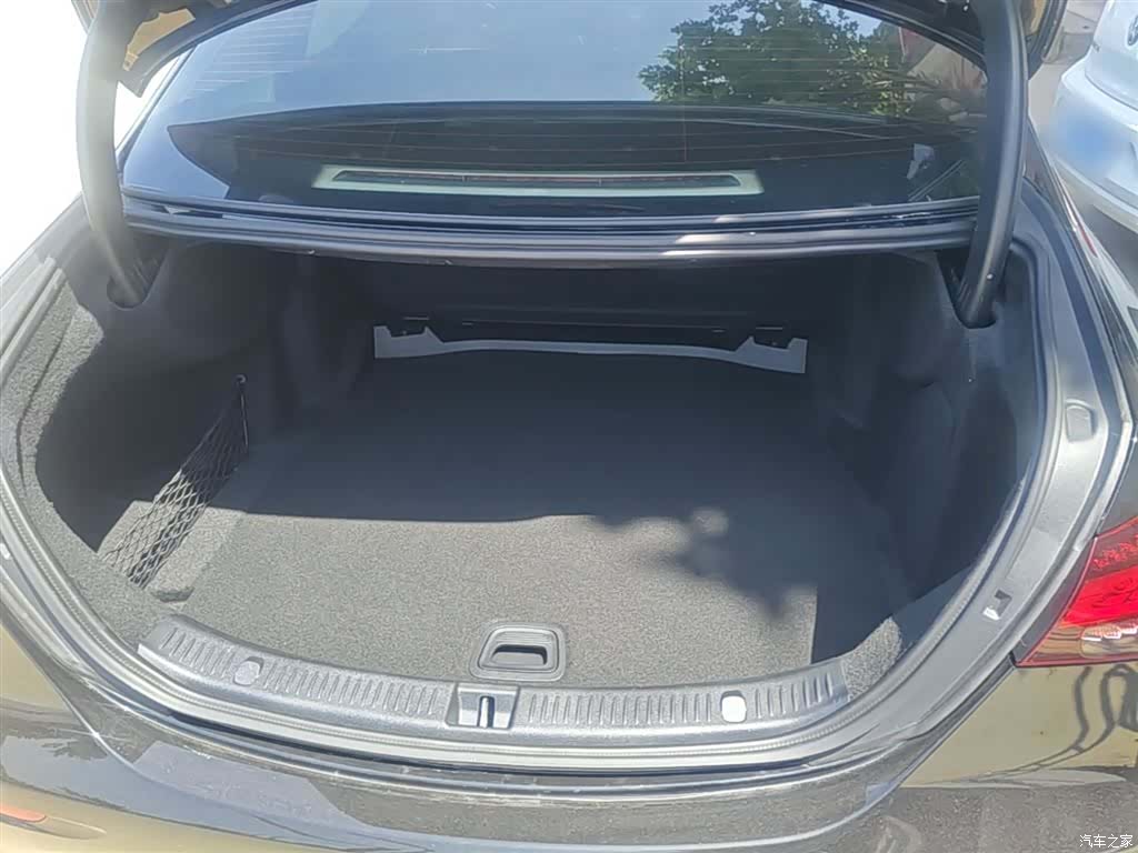 Mercedes-Benz E-Class, 2023 19