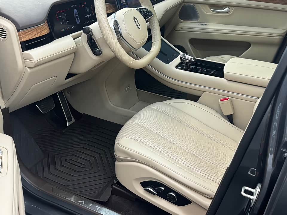 AITO Ask the world M7