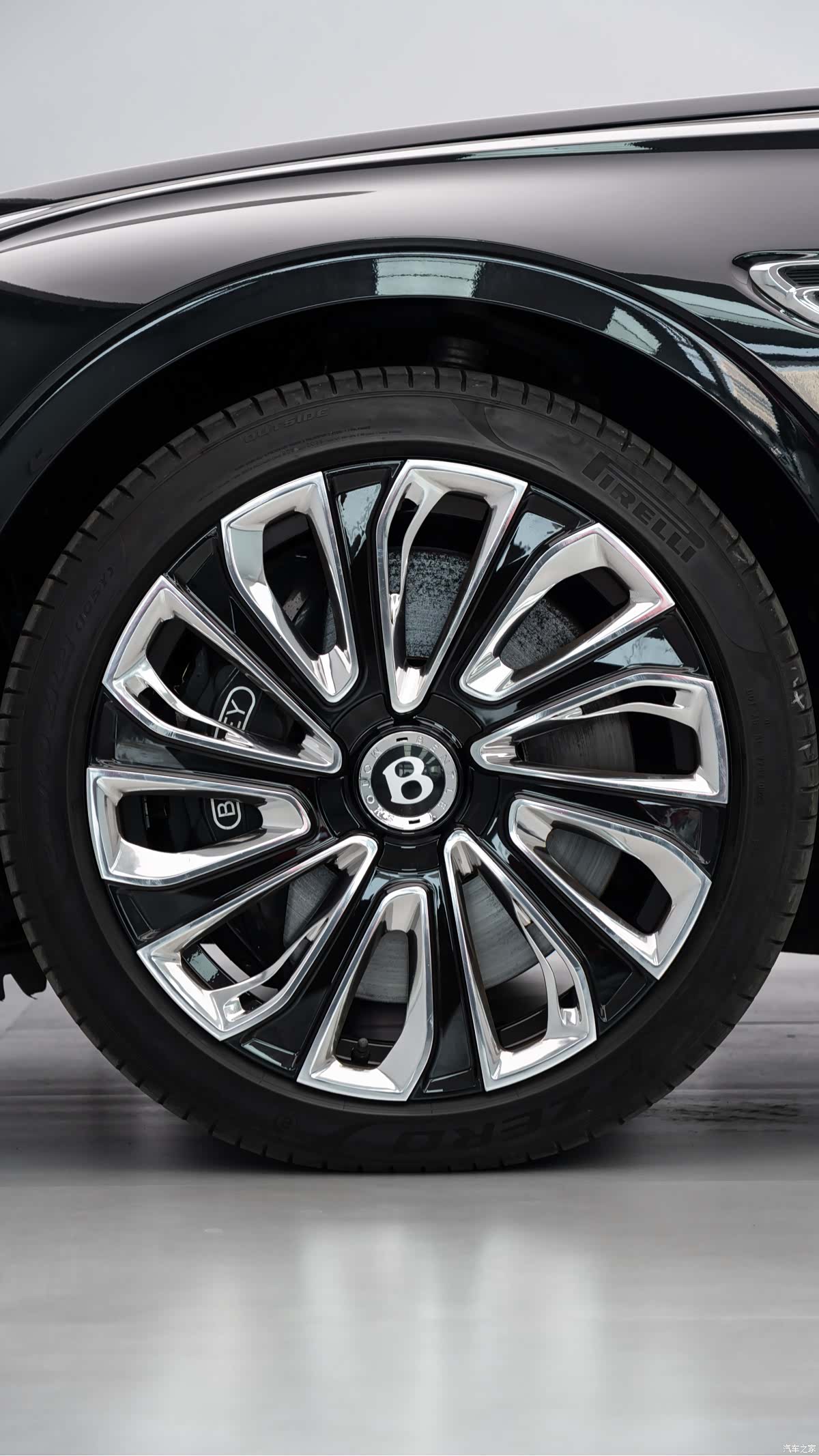 Bentley Flying Spur, 2024 21