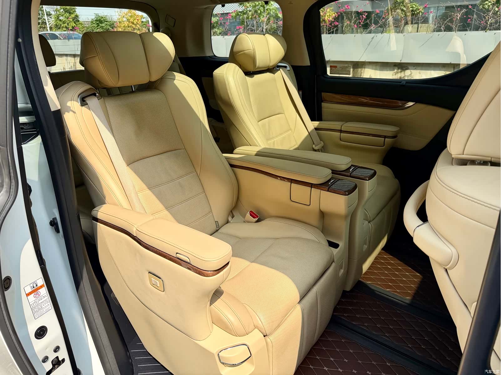 Toyota Alphard, 2017 27