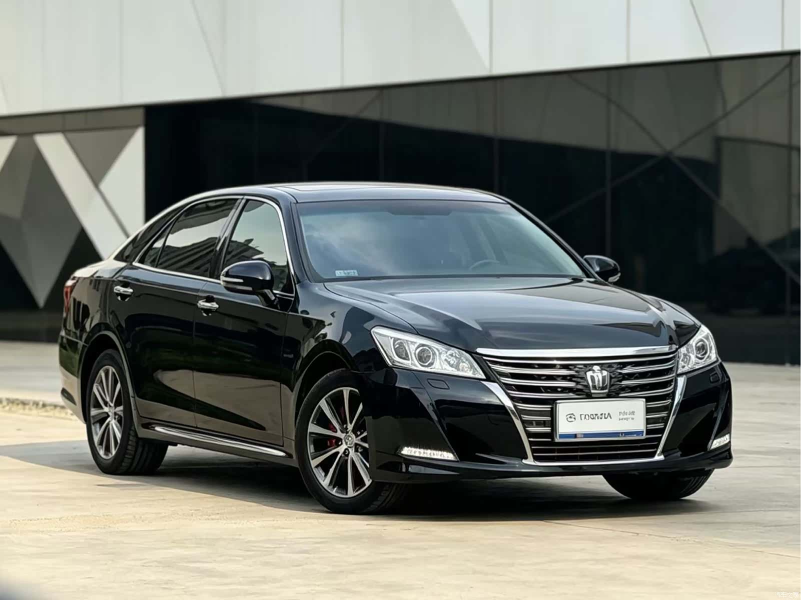 Toyota Crown, 2016 3