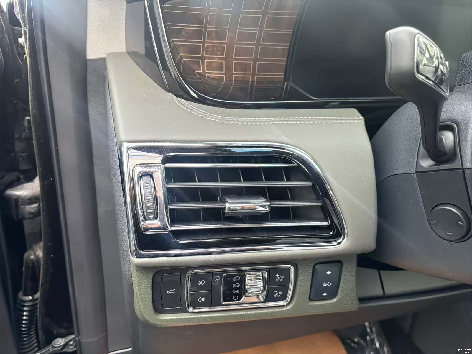Lincoln Navigator, 2026 21