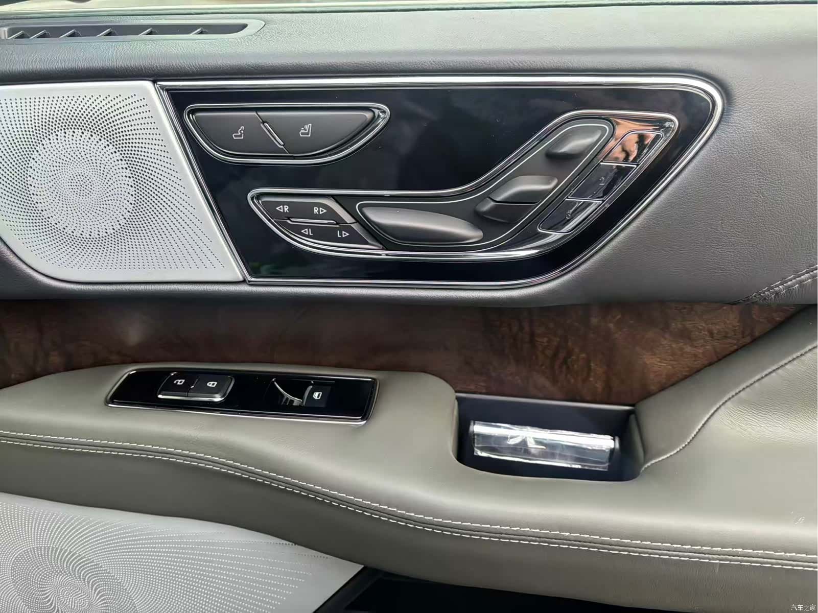 Lincoln Navigator, 2026 16