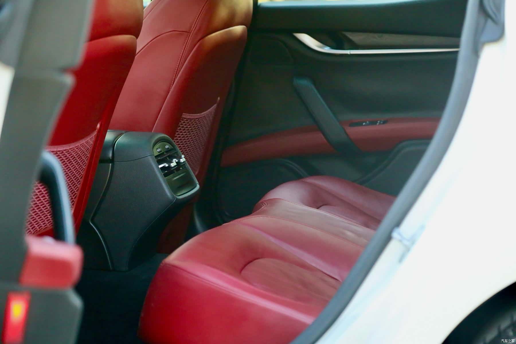 Maserati Ghibli, 2015 11
