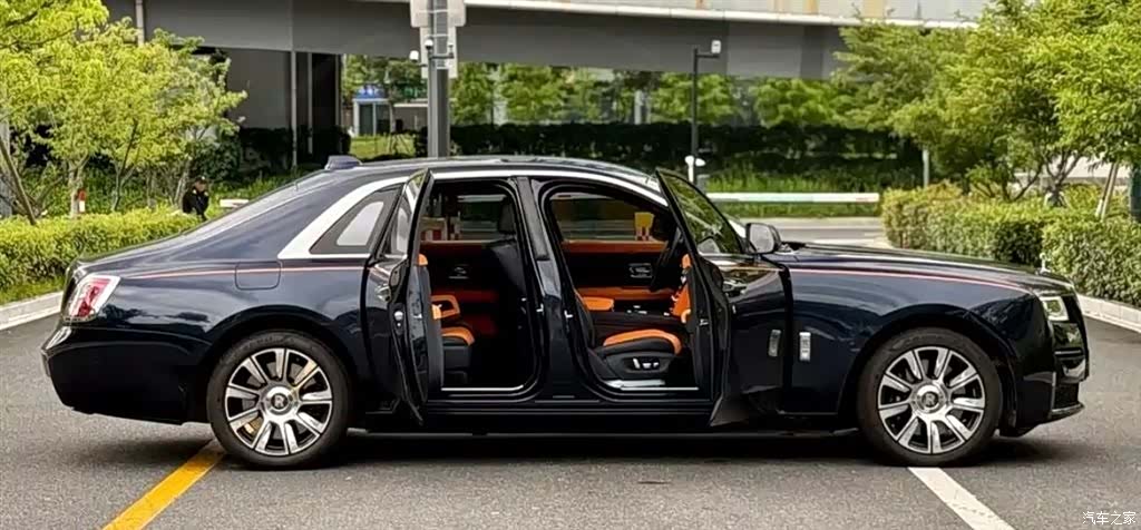 Rolls-Royce Ghost, 2023 4