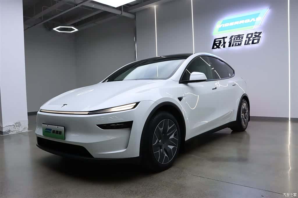 Tesla Model Y, 2025 1