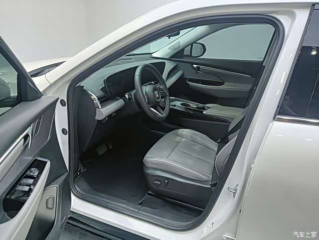 Buick E5, 2025 10