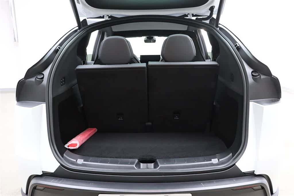 Tesla Model Y, 2025 28