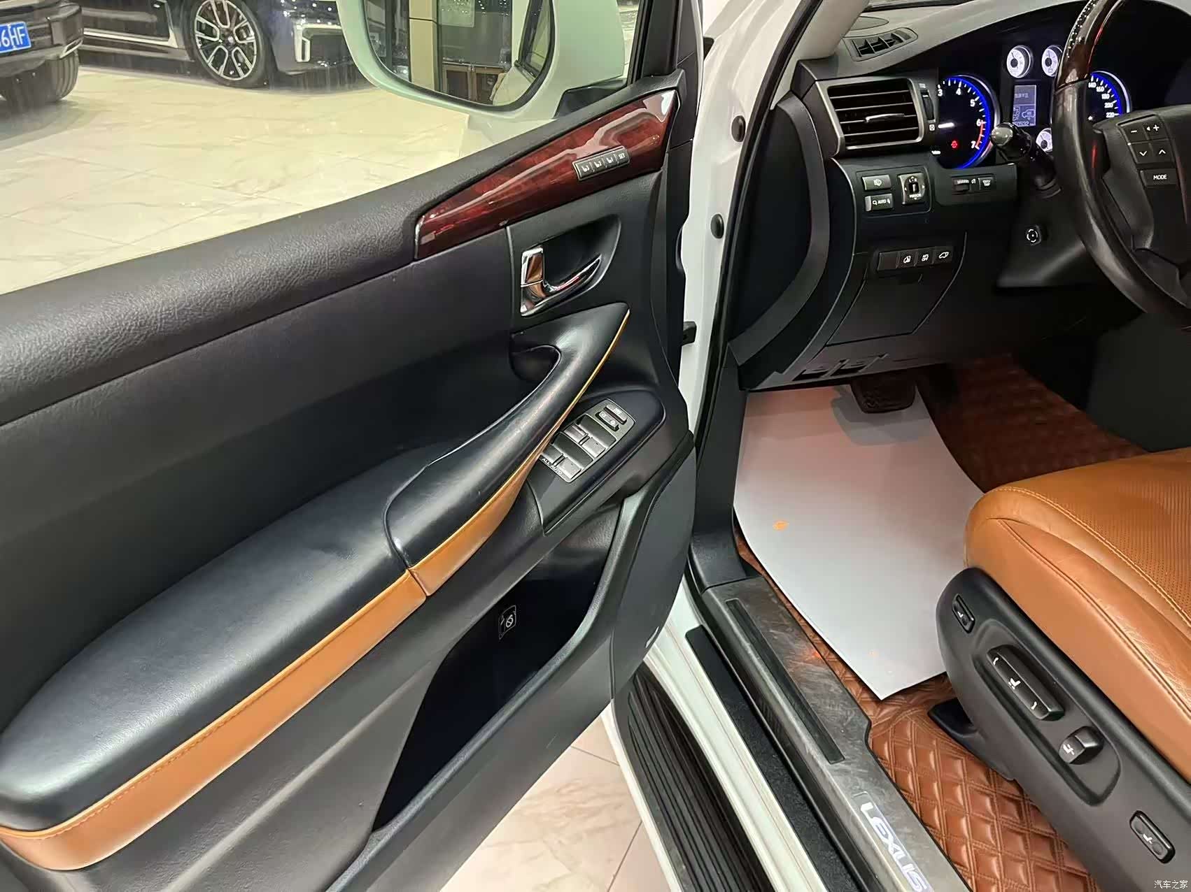 Lexus LX, 2012 6