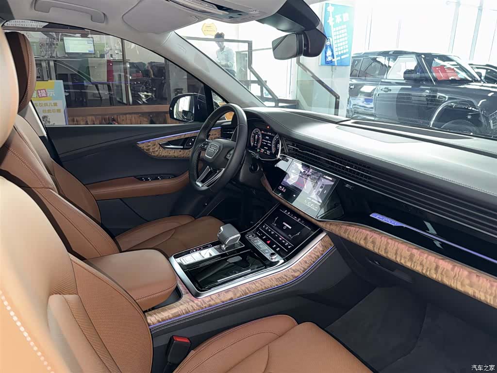 Audi Q7, 2025 11