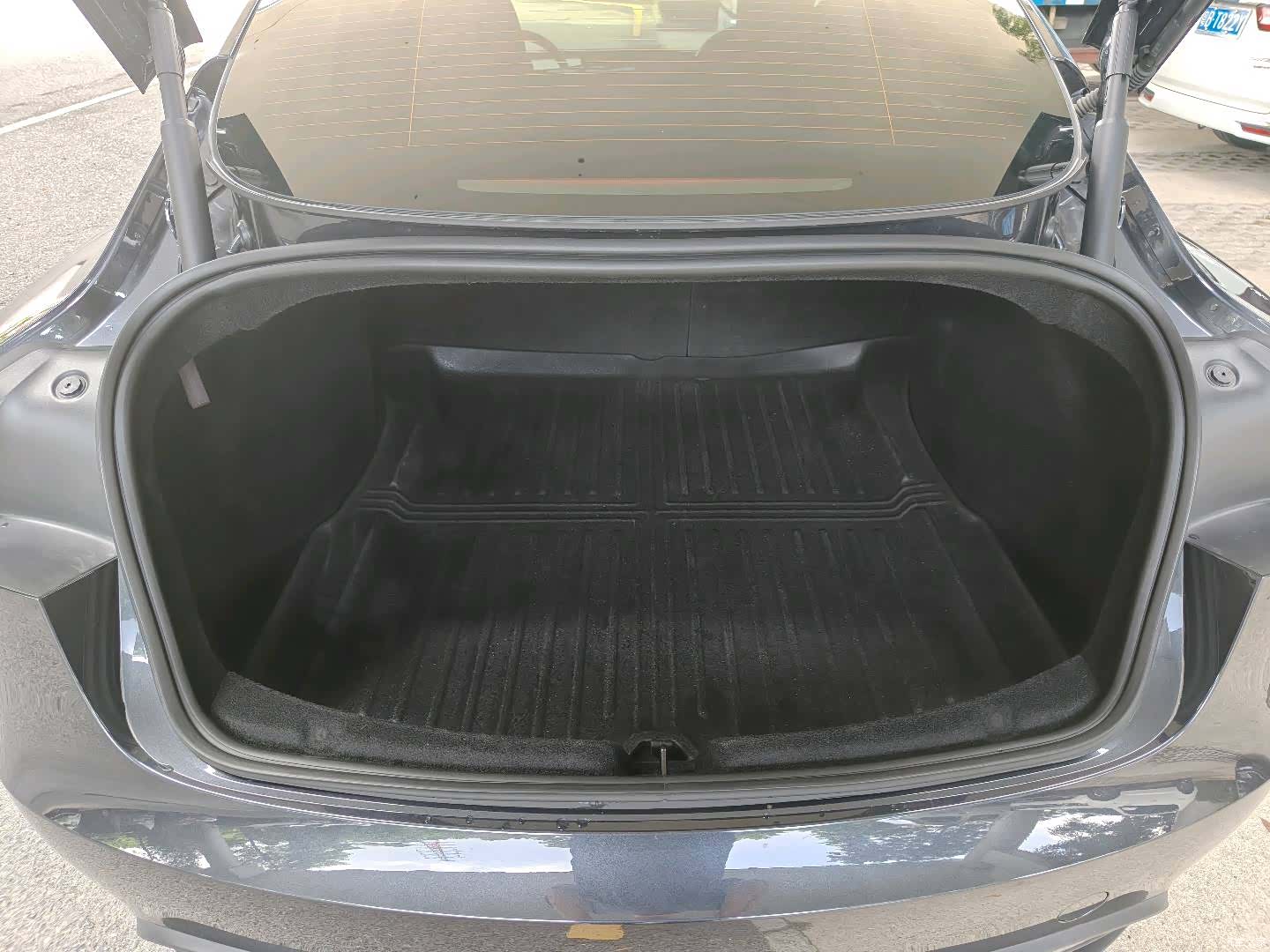 Tesla Model 3, 2025 9
