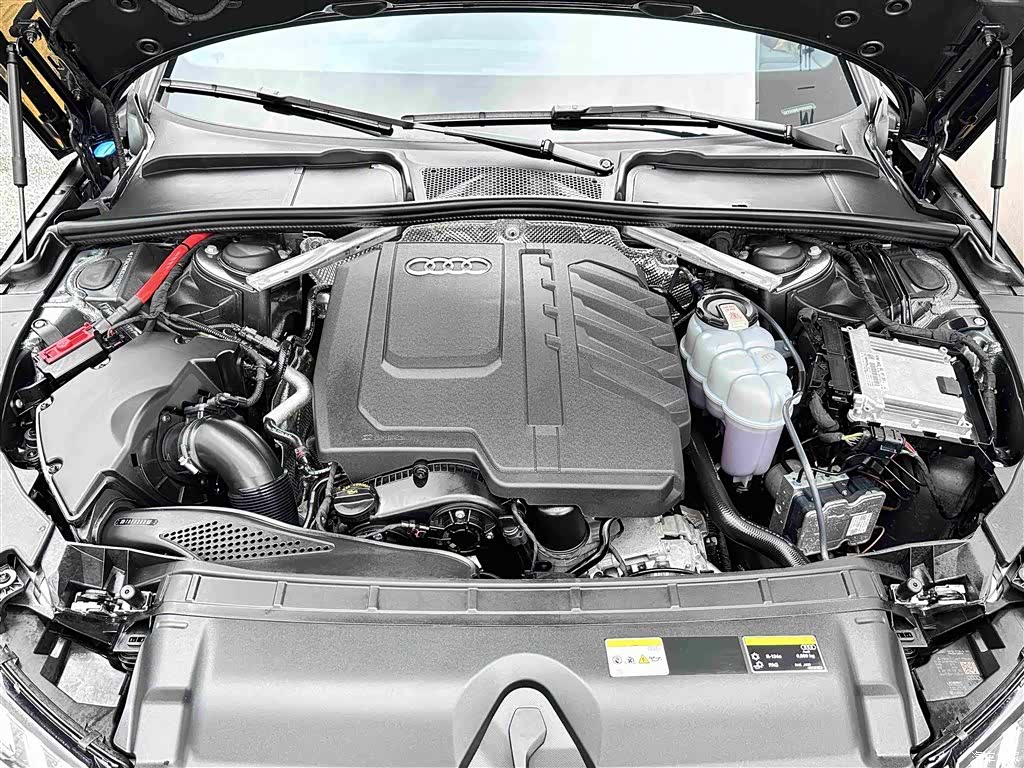Audi A4L, 2025 9