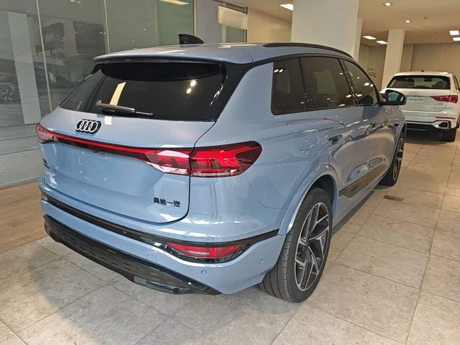 Audi Q6L e-tron 2025, фото 7