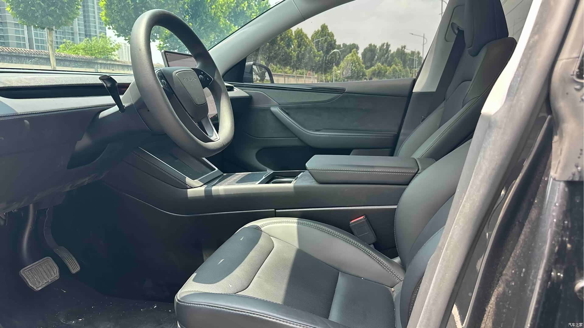 Tesla Model Y, 2025 все фото