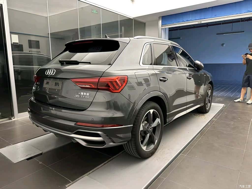 Audi Q3, 2023 4