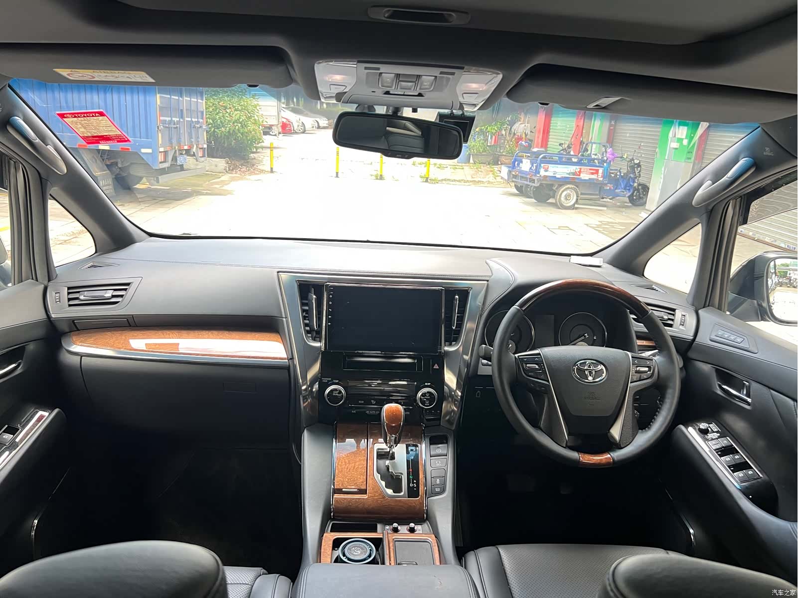 Toyota Alphard, 2015 10
