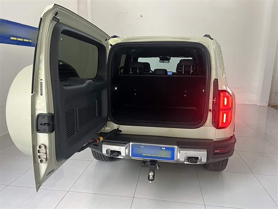 BYD Leopard 5 BYD Leopard 5