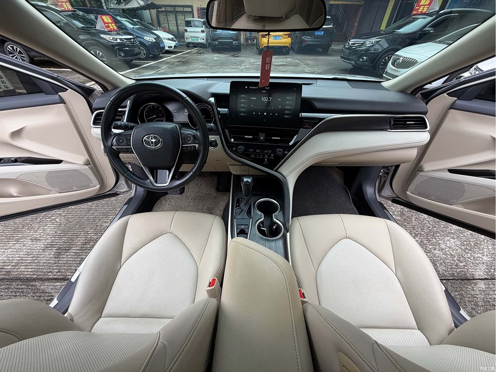 Toyota Camry, 2021 11