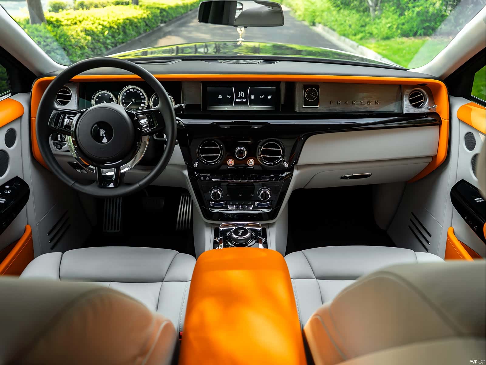 Rolls-Royce Phantom, 2023 11
