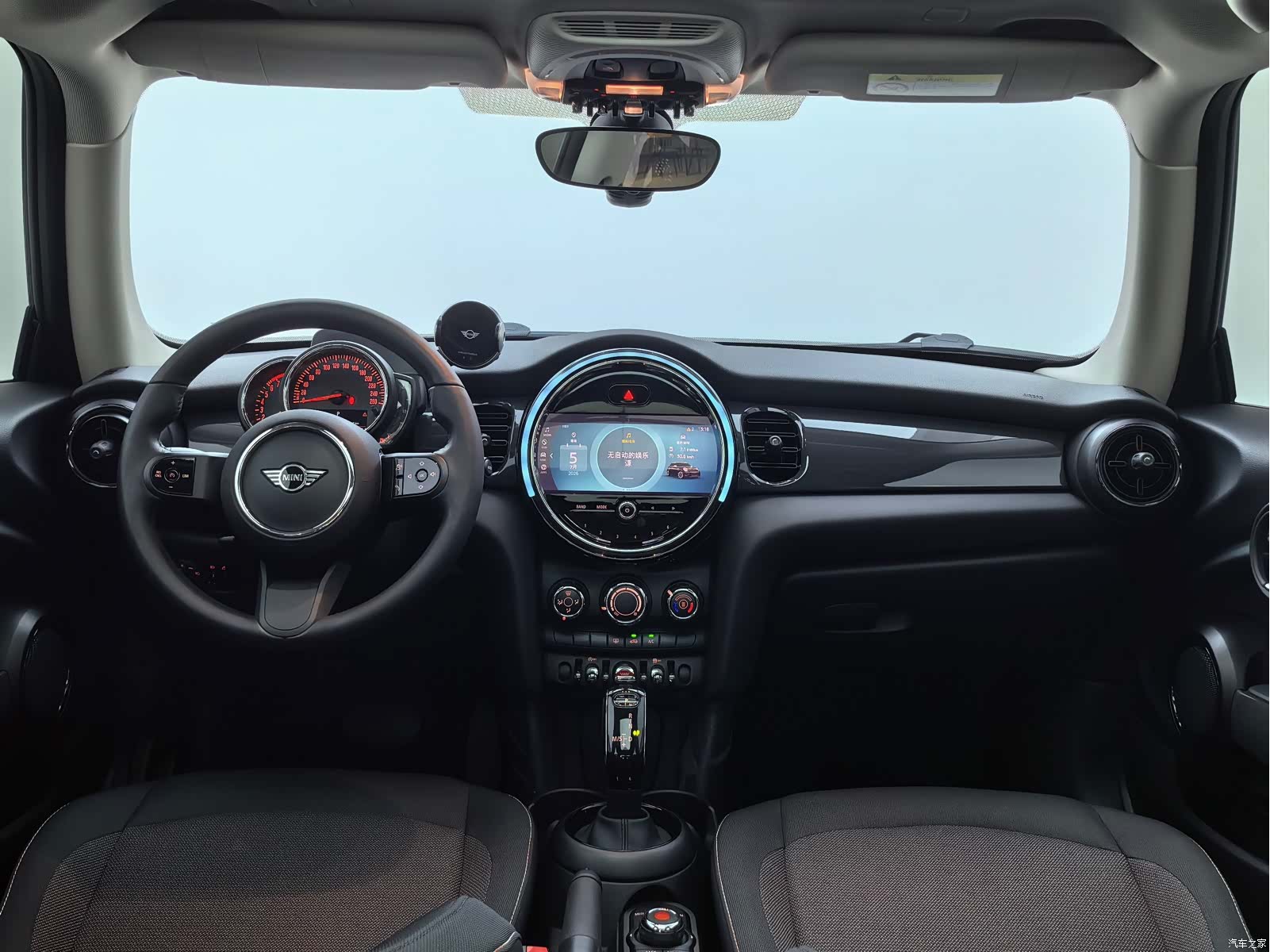 Mini ONE, 2022 13