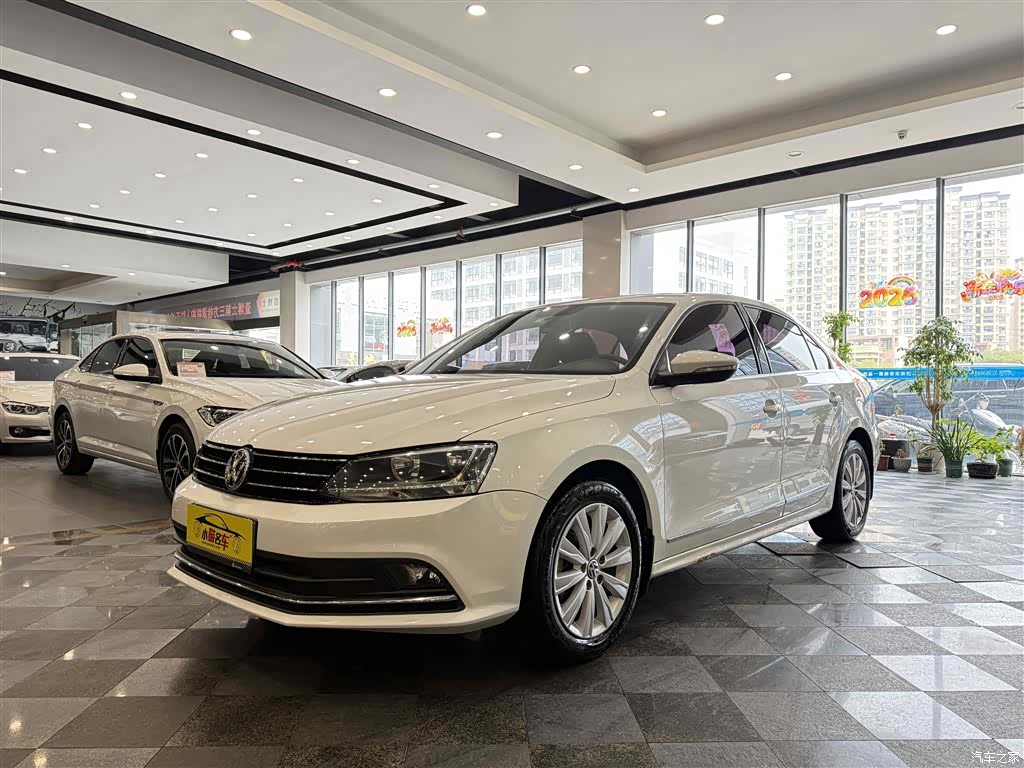 Volkswagen Sagitar, 2015 1