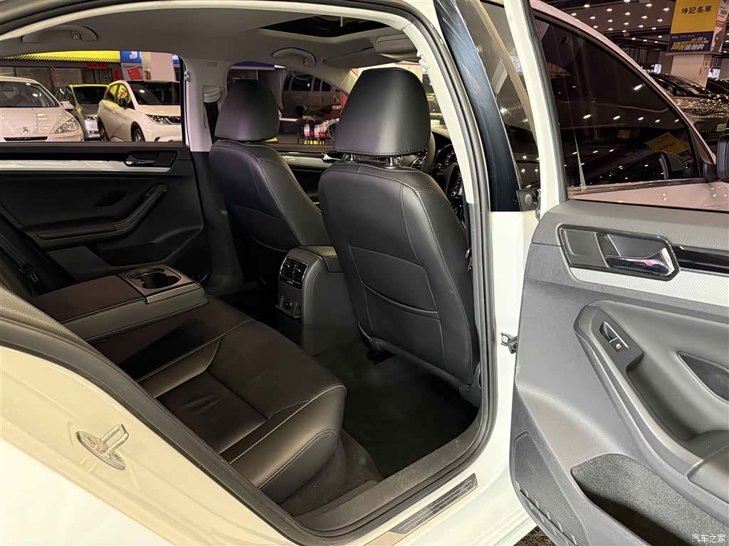 Volkswagen Sagitar, 2015 7