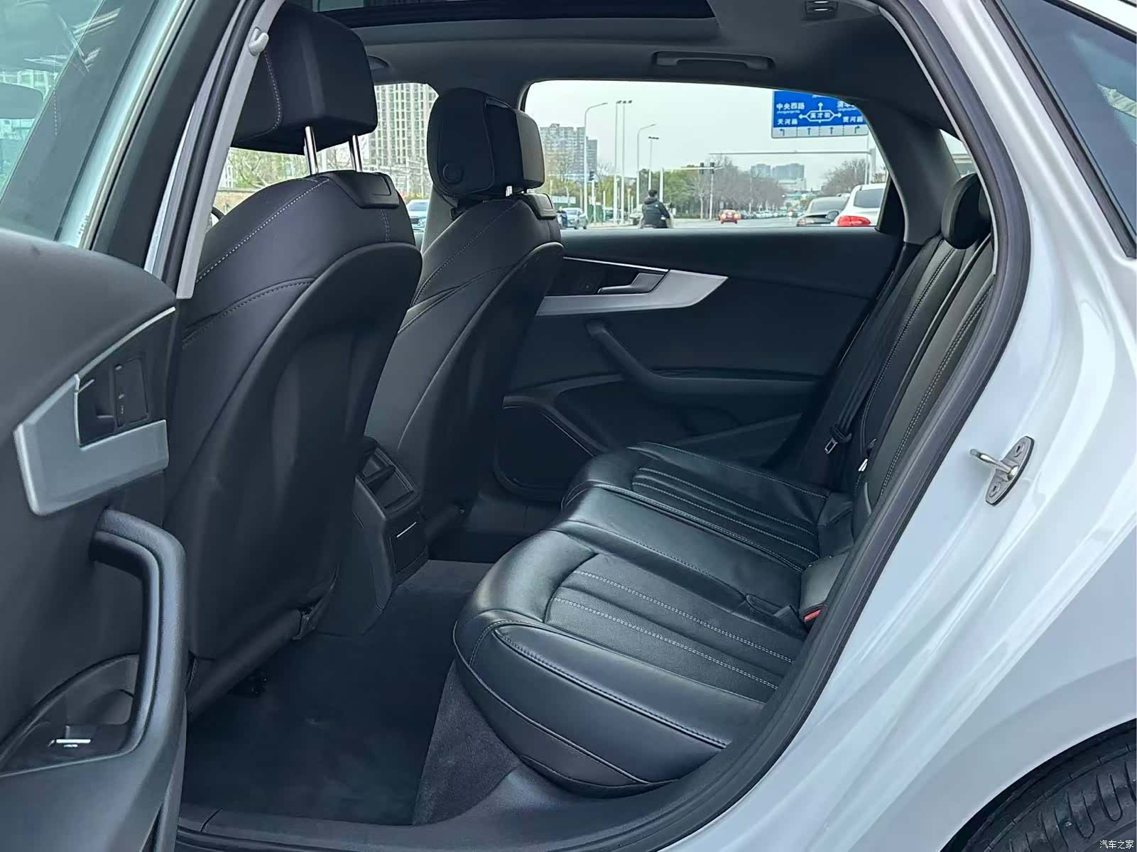 Audi A4L, 2023 все фото
