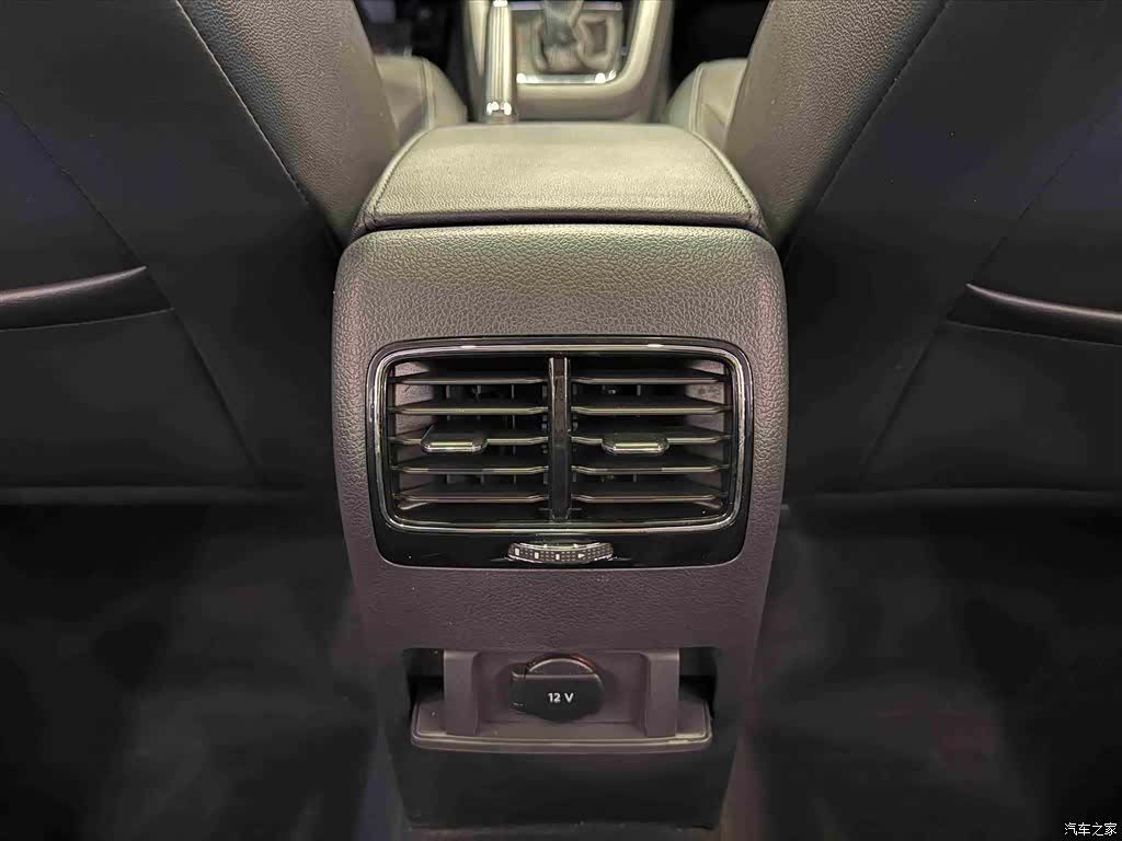 Volkswagen Sagitar, 2015 23